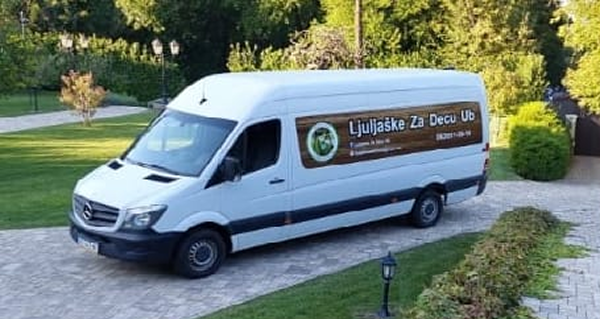 Dostavno vozilo ljuljaske za decu